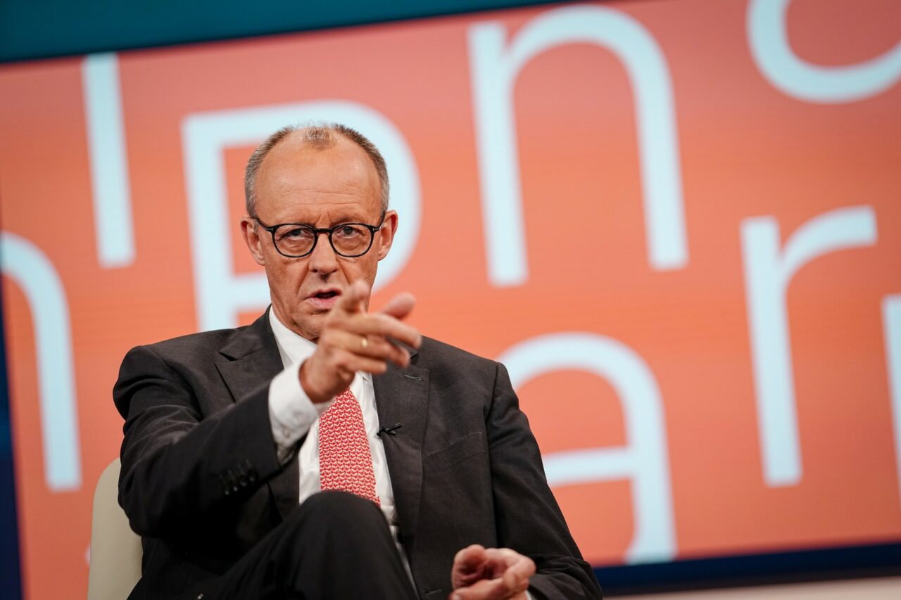 Germania se mobilizează pentru protejarea spațiului AERIAN /Merz propune ca armata să ajute forțele de ordine pentru a doborî dronele