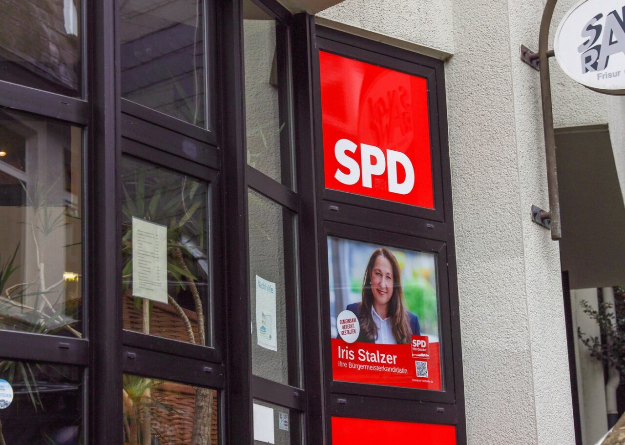 Primărița unui orășel din Germania, înjunghiată de 14 ori, spune că a fost atacată de propria FIICĂ adoptivă