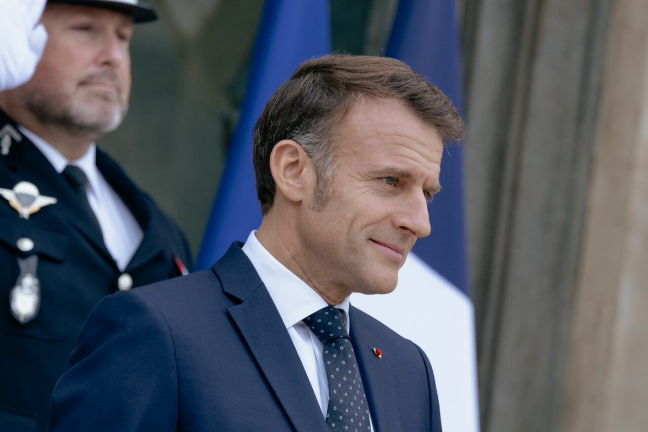 FRANȚA trebuie să-și sporească producția de echipamente de apărare /Țările NATO depun eforturi pentru a crește investițiile militare