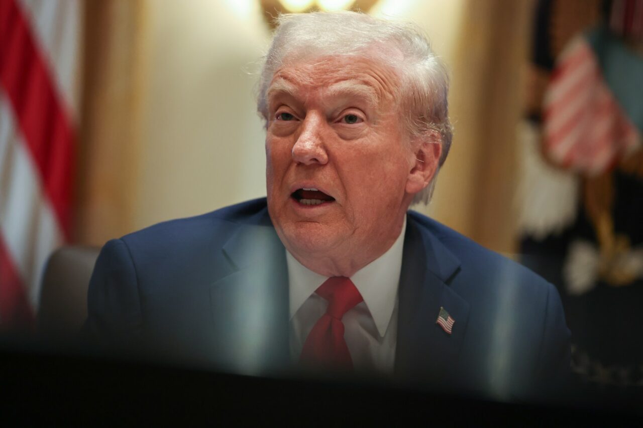 SUA impun sancțiuni împotriva a peste 100 de entități pentru achizițiile de petrol IRANIAN