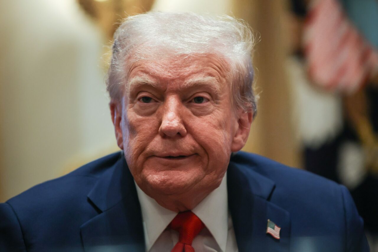 Directorul FBI a demis doi agenți, după un scandal implicând interceptarea conversațiilor unor congresmeni republicani