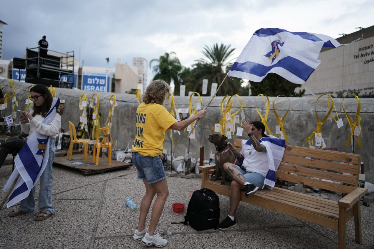 Cine sunt ostaticii pe care HAMAS urmează să îi elibereze luni. Operațiunea ar trebui să înceapă la ora 8