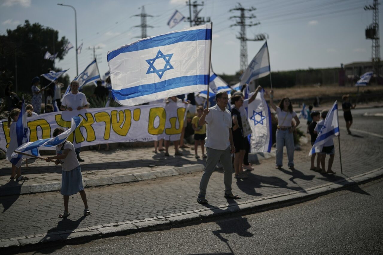 Imaginile eliberării. Calvarul s-a ÎNCHEIAT pentru toți ostaticii israelieni