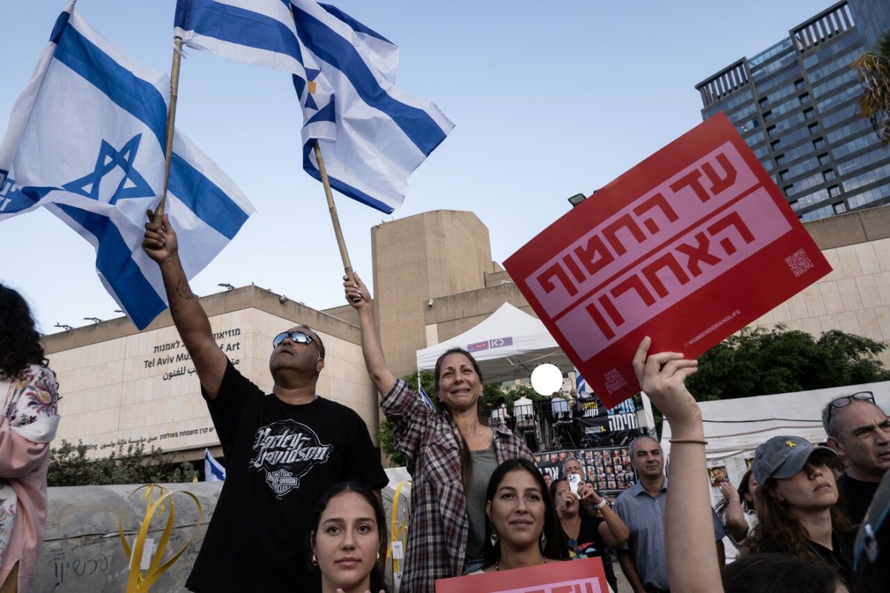 Reacții internaționale după ELIBERAREA ostaticilor israelieni. Ce au spus Macron, Xi Jinping, Kaja Kallas