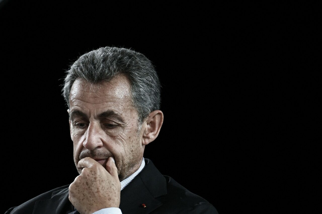 Nicolas Sarkozy își va executa pedeapsa în IZOLARE. Fostul președinte francez ajunge marți la închisoare