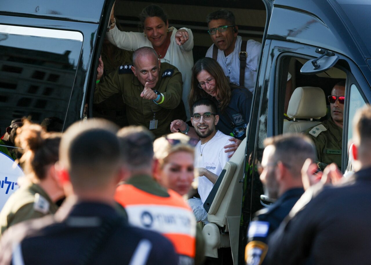 Scene sfâșietoare la reunirea ostaticilor israelieni cu familiile după doi ani de captivitate în Fâșia Gaza. IMAGINILE stârnesc emoții puternice