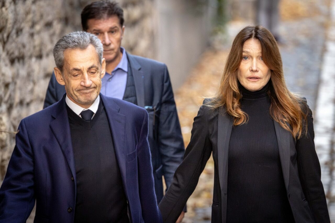 Nicolas Sarkozy, prima noapte în închisoare. A început să scrie o carte și a fost vizitat de Carla Bruni