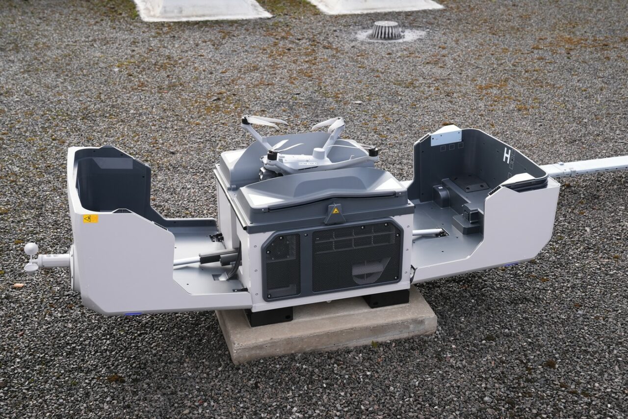 O dronă pe durata unei demonstrații a Poliției Metropolitane a fost testată cu succes pentru a oferi sprijin ofițerilor de poliție în cazuri de urgență 