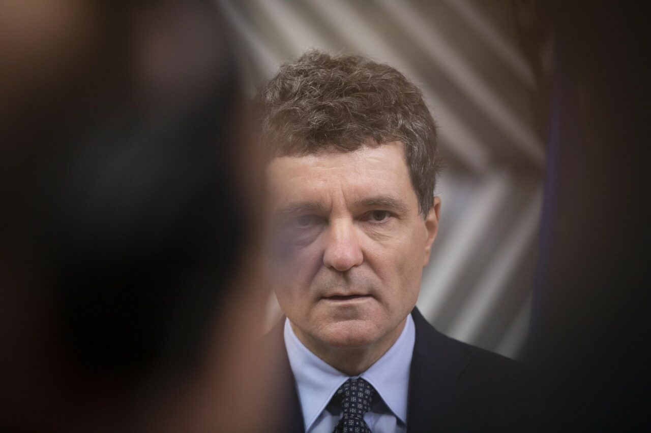 Nicușor Dan a avertizat că majorarea salariului minim pe economie ar putea duce la PIERDEREA locurilor de muncă