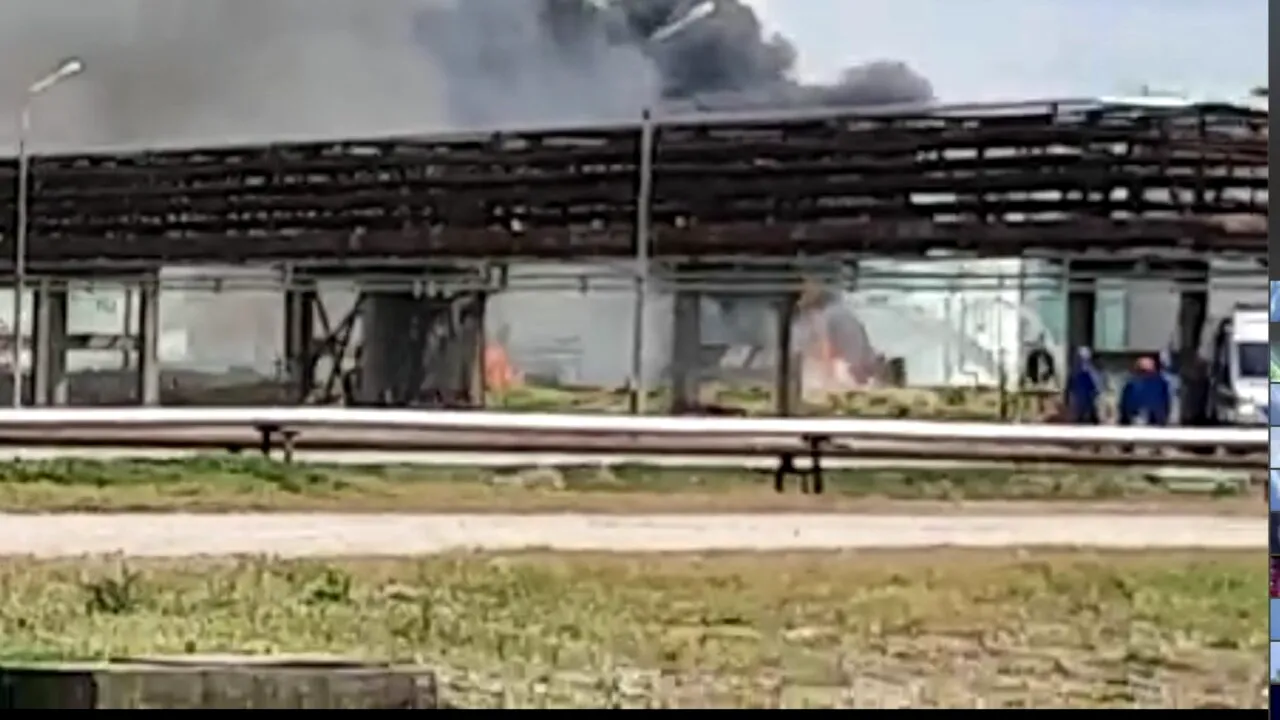 EXPLOZIE la rafinăria Lukoil din Ploiești. Un bărbat a fost proiectat de suflul deflagrației. Intervenție în desfășurare a pompierilor