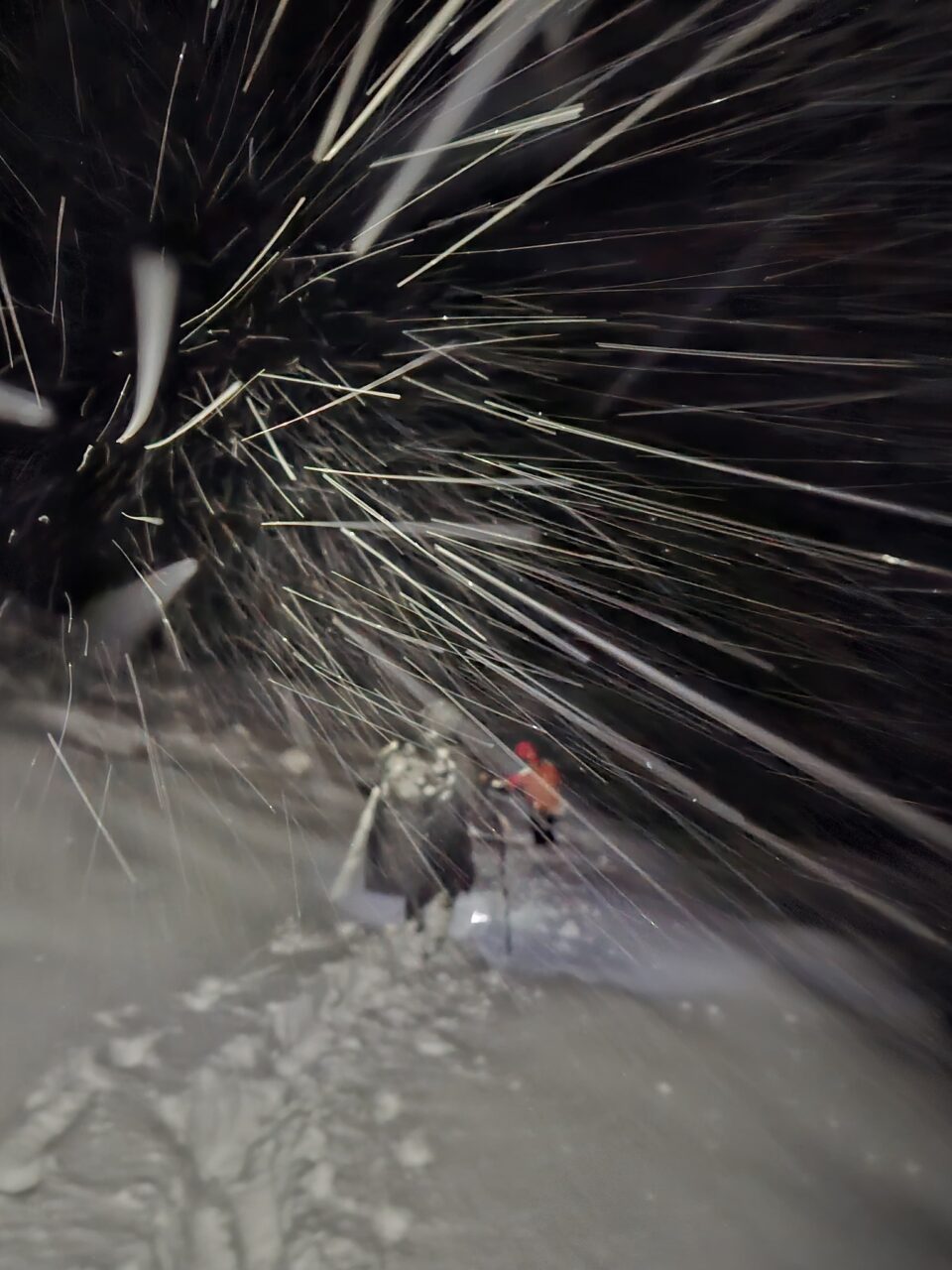 Semnal de ALARMĂ al salvamontiștilor din Sibiu în plină iarnă. Ce mesaj au transmis, după ce au salvat un turist rătăcit pe munte