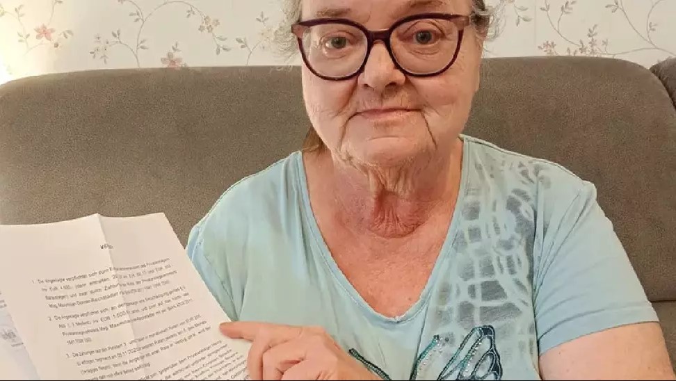 Un articol distribuit i-a adus o amendă de 6.000 de euro. Ce a pățit o pensionară din Austria