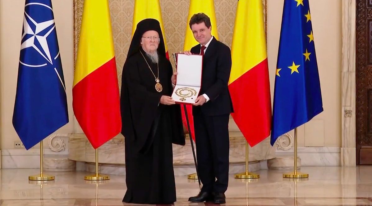 Nicușor Dan decorează cu cele mai înalte distincții ale statului român Patriarhia Română și pe Patriarhul Constantinopolului, Bartolomeu I