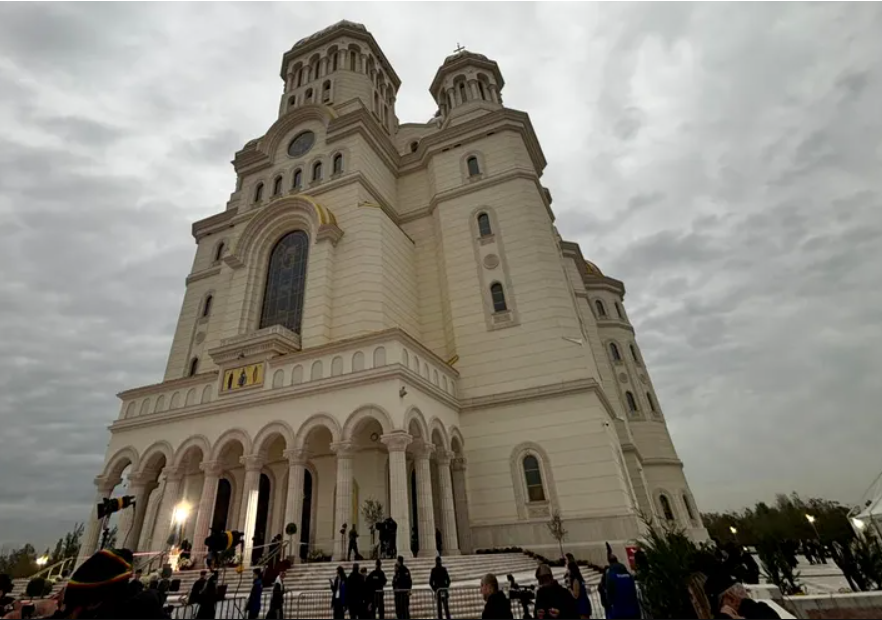 Opt ore se așteaptă pentru a vizita Catedrala Națională. Recomandarea autorităților