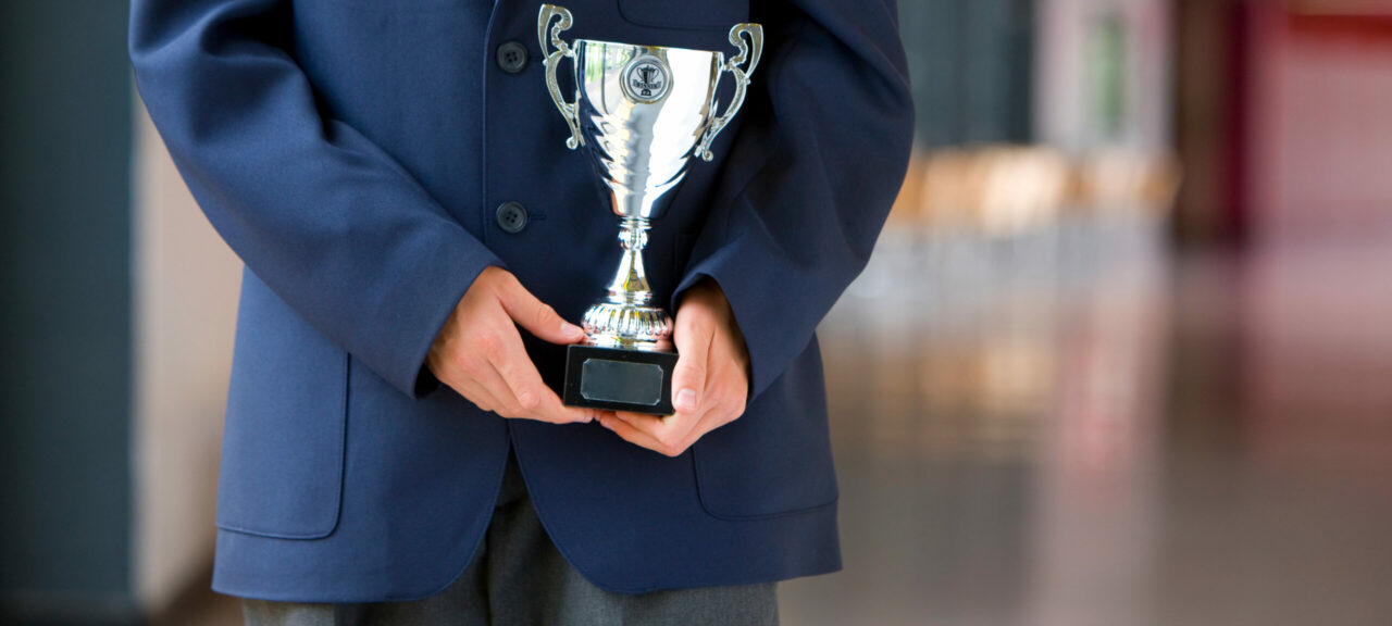 Ministerul Educației anunță că „onorează olimpicii internaționali”, după ce Daniel David spunea că aceștia „își pot da singuri o BURSĂ de merit”