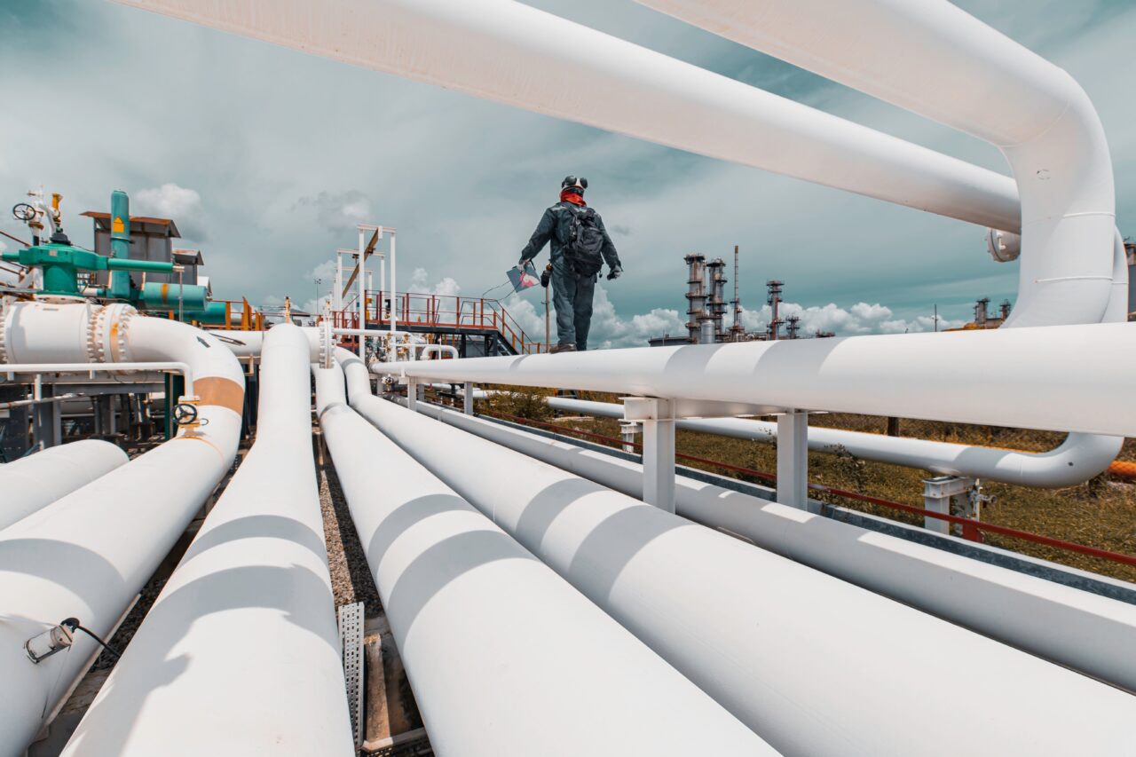 Polonia se pregătește să aprovizioneze trupele NATO cu combustibil în caz de război. Proiectul va costa aproape cinci miliarde de euro