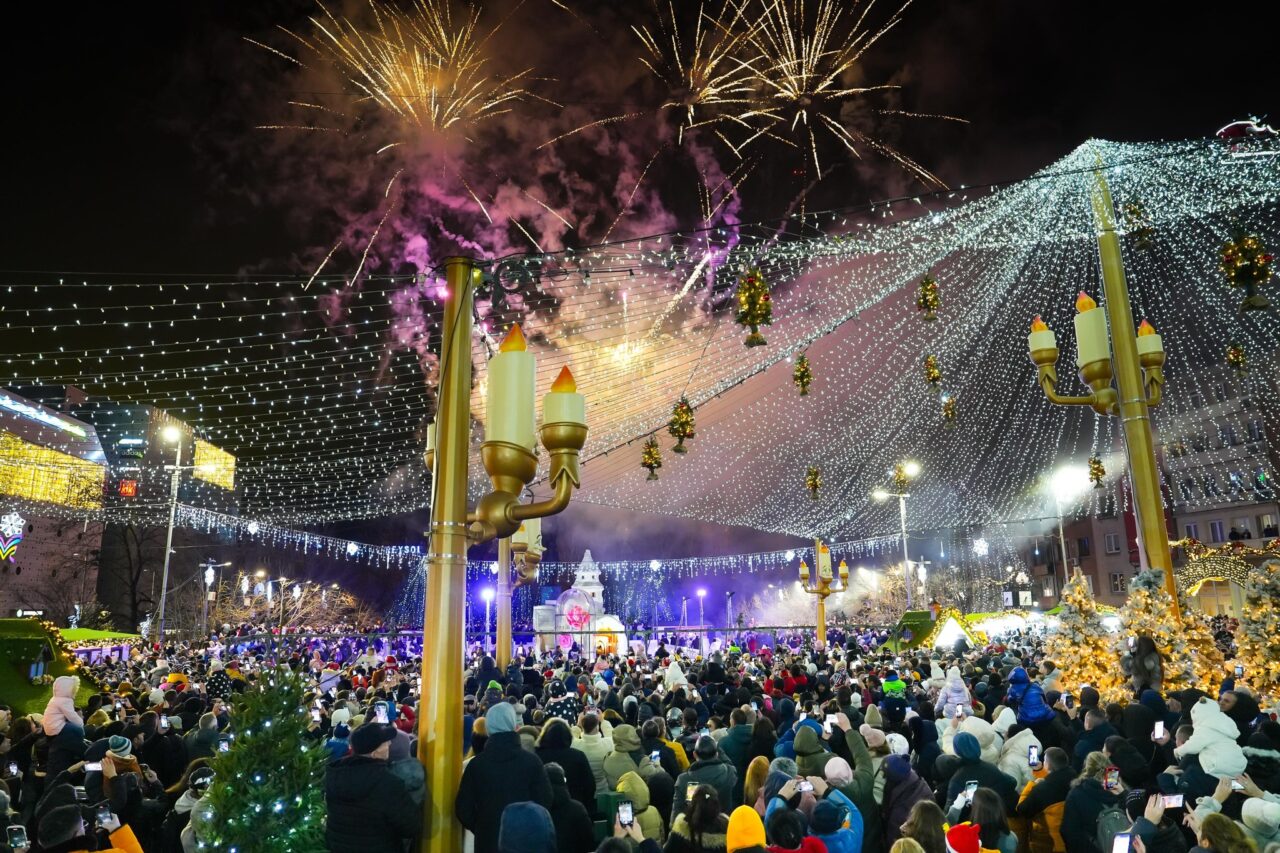 Tot ce trebuie să știi despre Târgurile de CRĂCIUN 2025. Când se aprind luminile de sărbătoare în Craiova și ce surpize îi așteaptă pe vizitatori