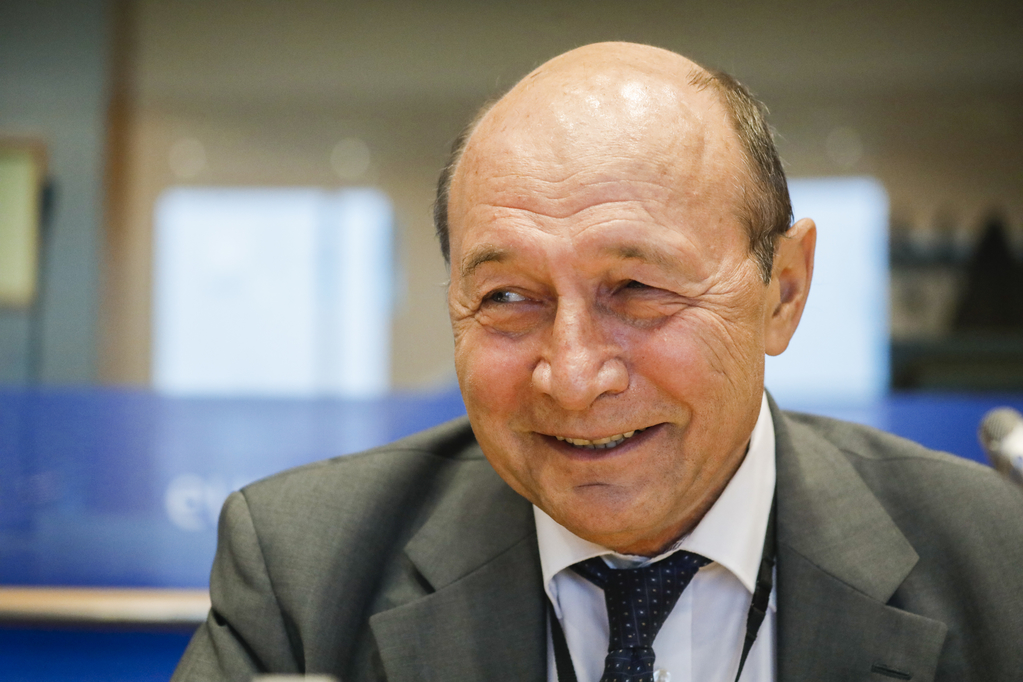 Băsescu, între ironie și critică: reacția fostului președinte la declarațiile lui Nicușor Dan despre SRI. „Prefer să privesc”