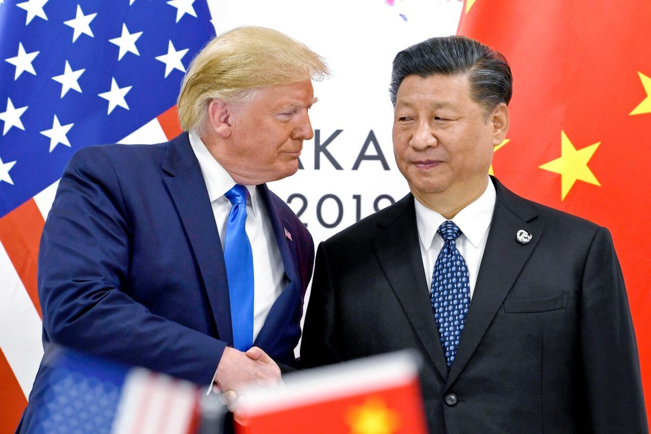 Trump și Xi Jinping finalizează un acord pentru transferul TikTok către noi proprietari și îl vor „finaliza” când se vor întâlni în Coreea joi