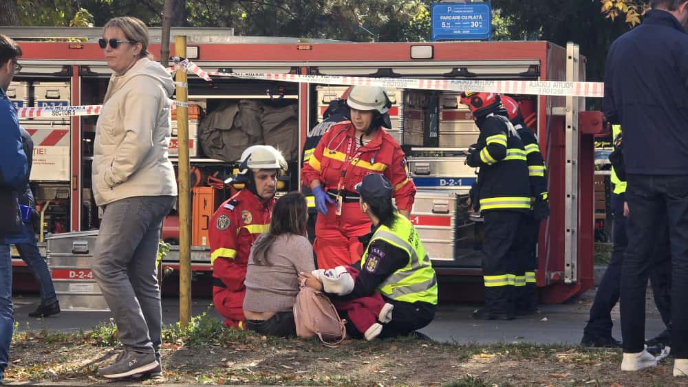 Haosul autorităților la explozia din București. 3 morți și 13 răniți. O victimă, prinsă sub dărâmături. Ipoteze după tragedia din „blocul groazei”