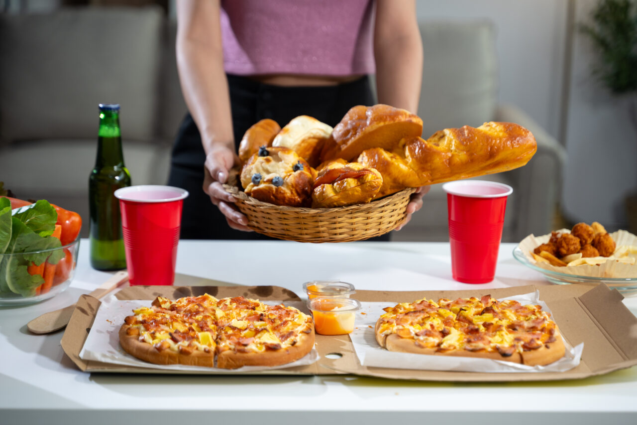 „Mukbang” sau cum să mănânci până mori – ia amploare în mediul online. Fascinația pentru trendul care face victime