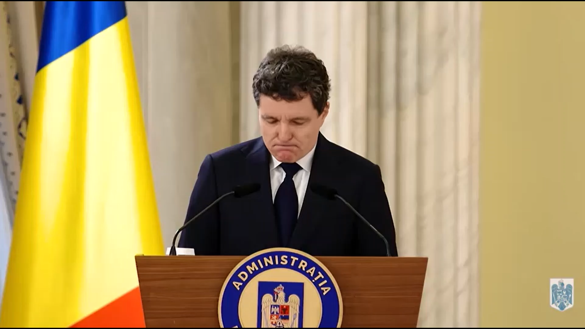 Președintele Nicușor Dan s-a ÎNCURCAT din nou. De data asta în foi, în timpul unui discurs