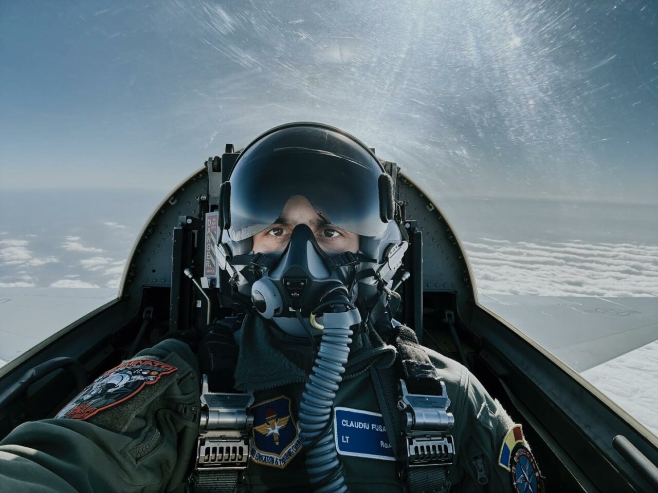 Cel mai tânăr instructor de zbor al NATO are doar 25 de ani și este român. Predă lecții de pilotaj la Baza Aeriană „Sheppard”, din Texas, SUA