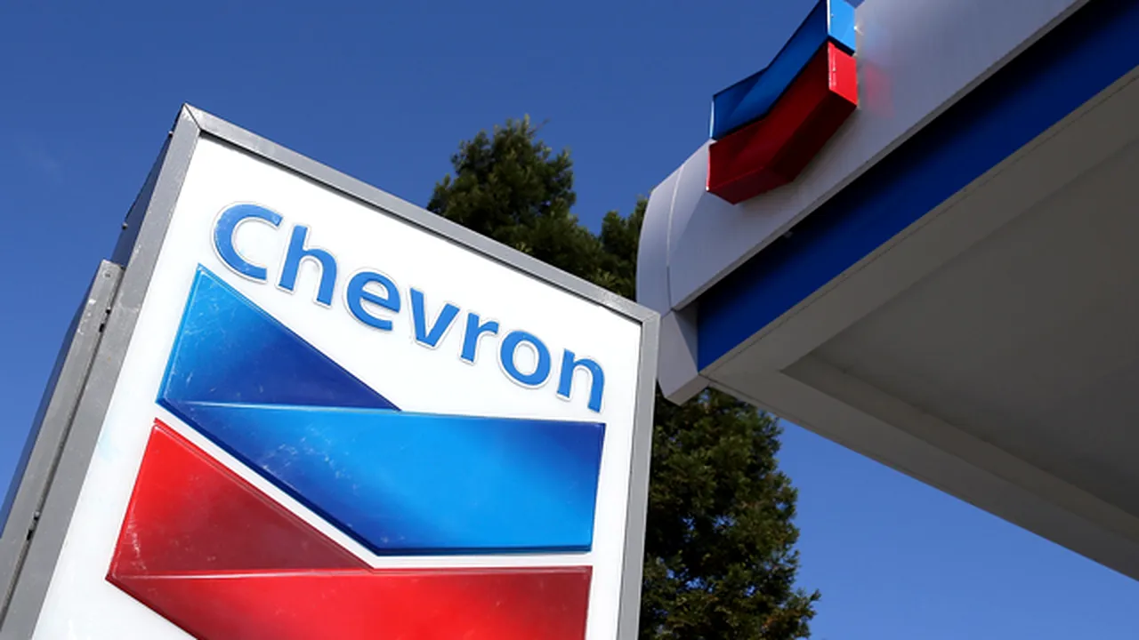 Lovitură pe piața mondială a petrolului: Americanii de la Chevron iau în considerare să cumpere activele Lukoil