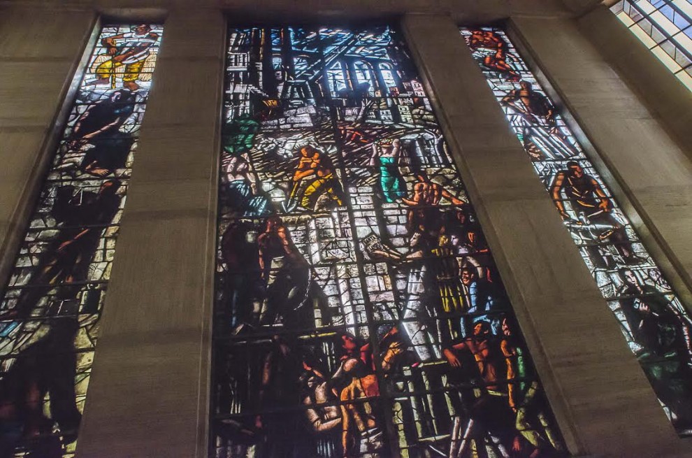 Politicianul italian care s-a împiedicat pe scări și a spart un vitraliu istoric