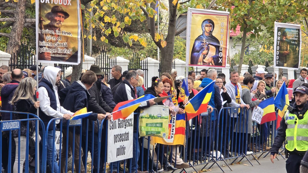 Coaliţia pentru Apărarea Statului de Drept a contestat în contecios administrativ Comitetul lui Bolojan, pe justiţie