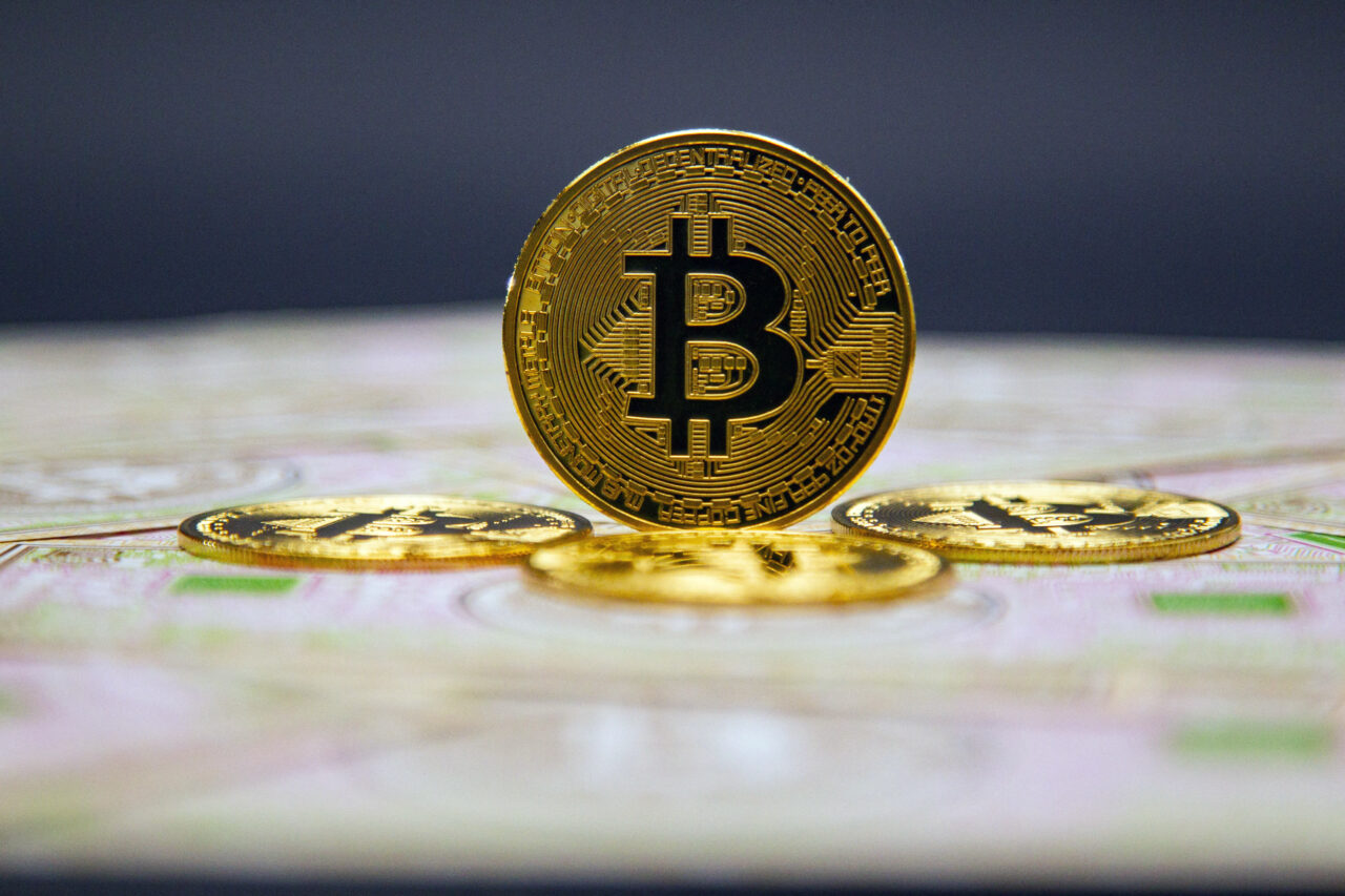 Doi soți ruși au fost torturați, uciși și îngropați în deșert. Aceștia dețineau criptomonede în valoare de 500 de milioane de dolari