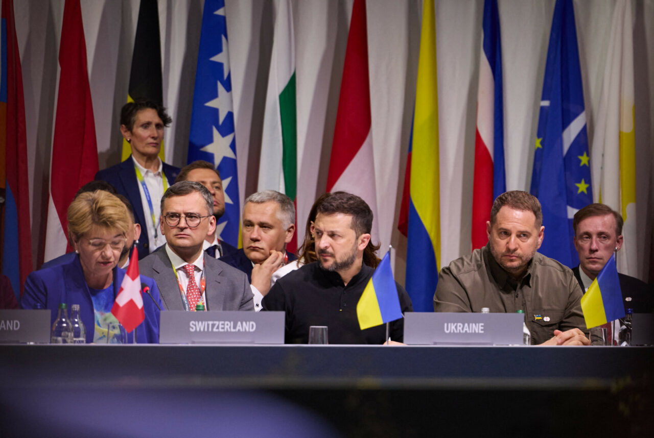 Kievul insistă că Zelenski nu va ceda niciodată teritoriu lui Putin. „Niciun om sănătos la minte nu ar semna. Constituția interzice acest lucru“