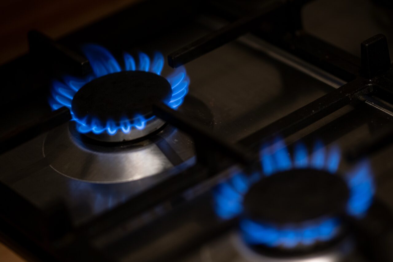 Distrigaz OPREȘTE furnizarea gazelor naturale în Sectorul 4. Zeci de mii de bucureșteni rămân fără alimentare