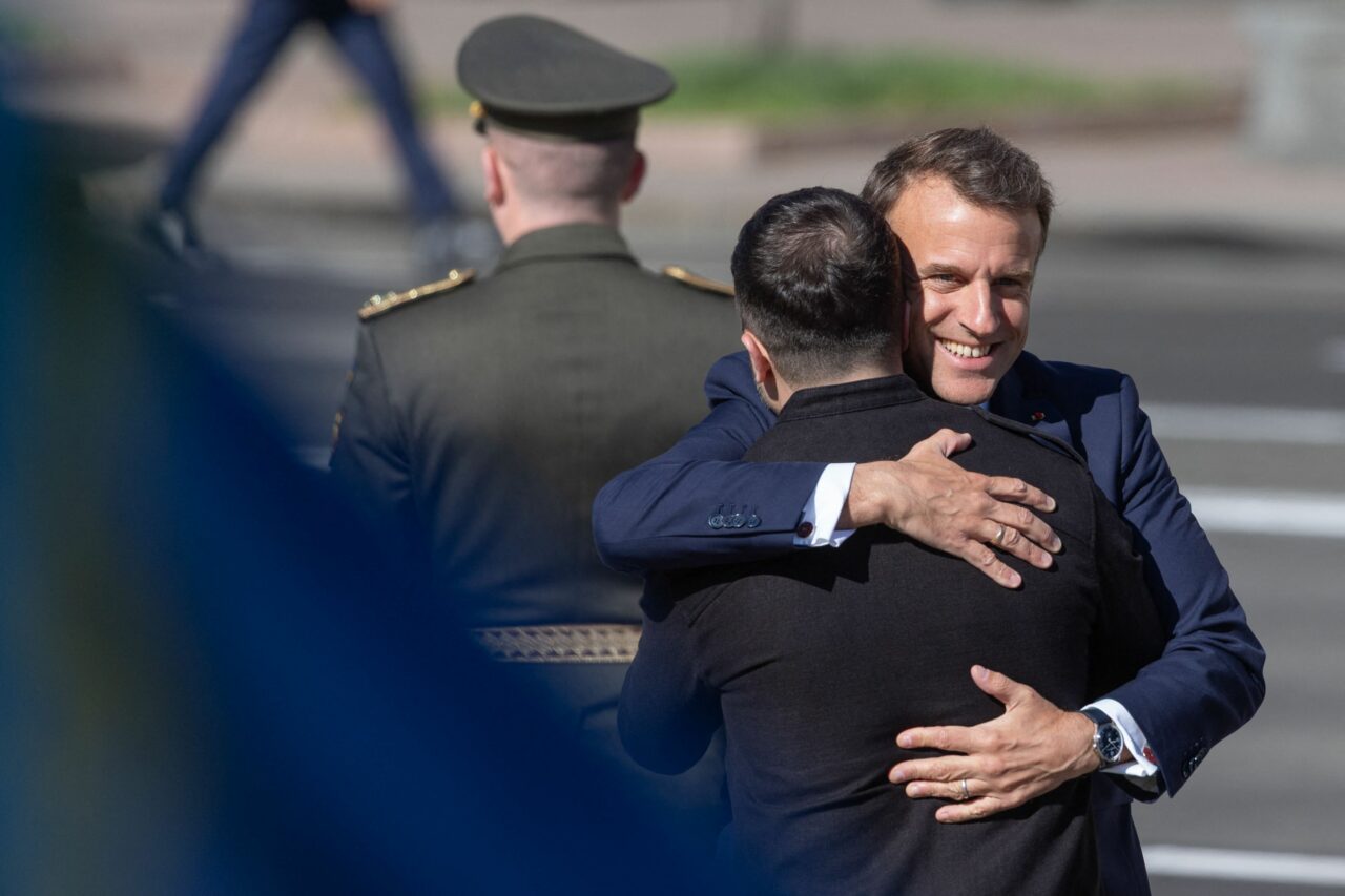 Zelenski a ajuns la Paris. Președintele ucrainean îi cere lui Macron sisteme de apărare antiaeriană