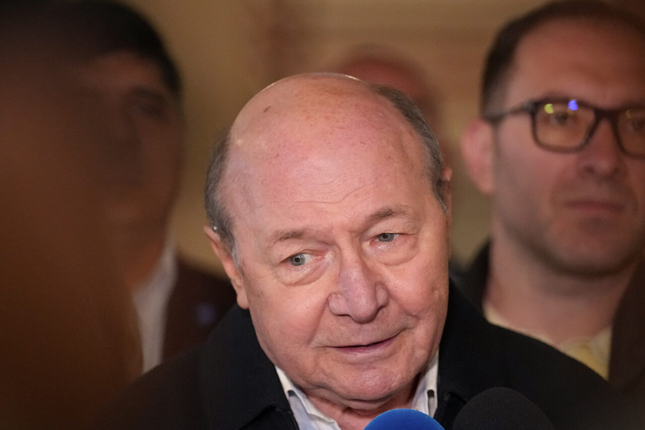 Traian Băsescu îndeamnă bucureștenii să-și tempereze așteptările de la primarul general și îl acuză pe Adrian Năstase că a distrus bugetul primăriei
