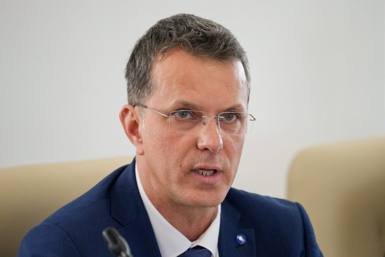 Social-democrații îi cer explicații de urgență lui Moșteanu în scandalul diplomelor. Liderul senatorilor PSD, Daniel Zamfir, îi cere chiar demisia