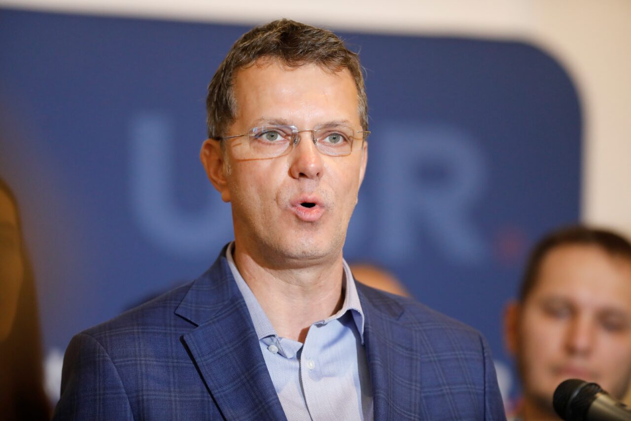 În Opoziție, Moșteanu & USR înfierau „impostura academică” și cereau „curățenie morală” în Guvern. Gândul scoate din arhivă un moment „de colecție” cu proaspăt demisul Moșteanu