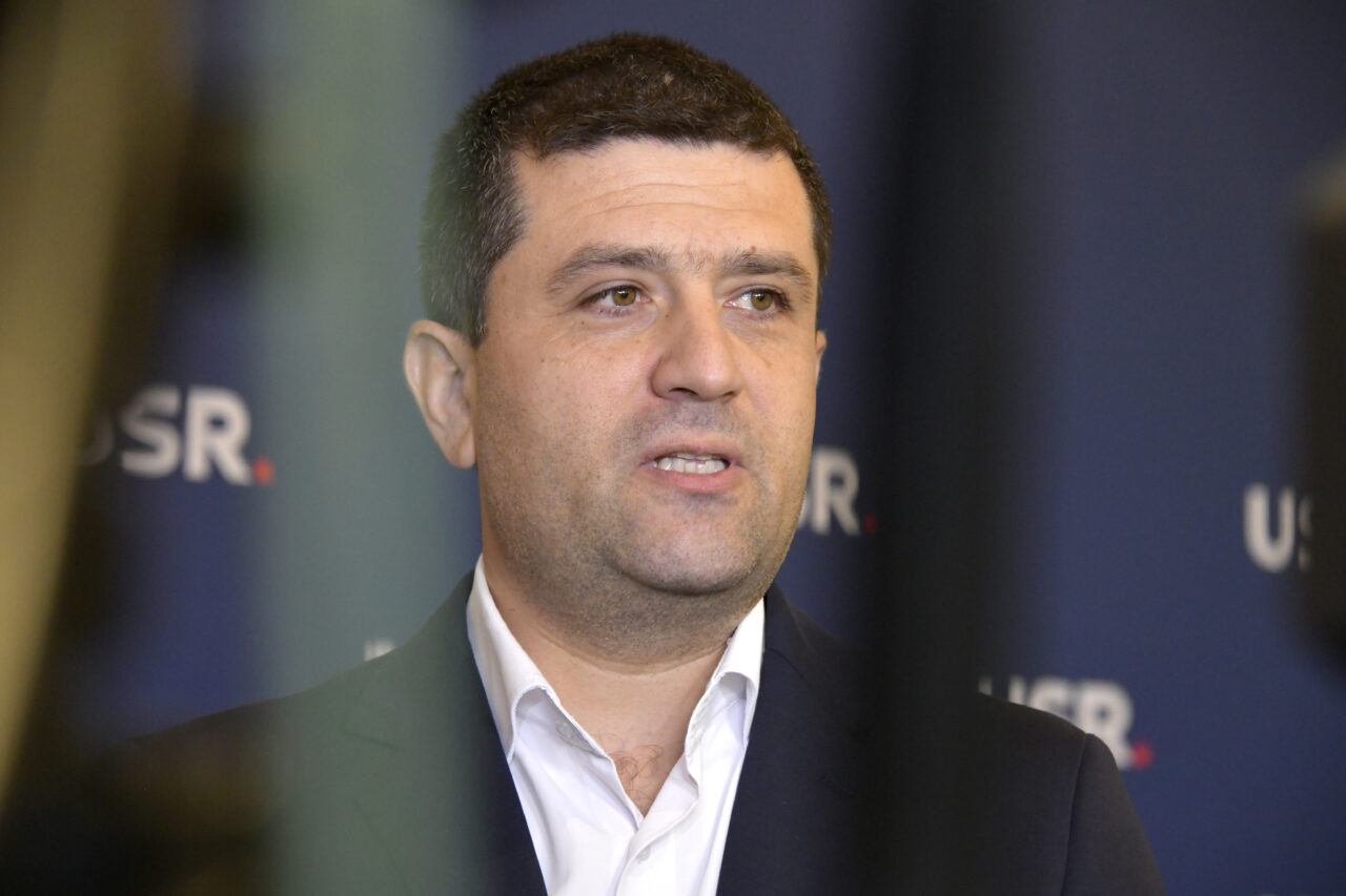 Miruță visează producție de tancuri la Petrești, rachete și drone: „Este o dezvoltare de la zero”. România abia produce pulberi acum