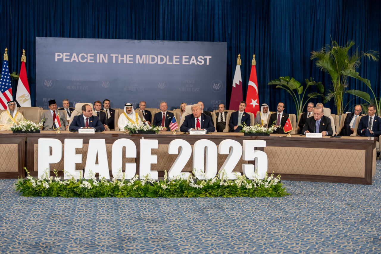 Consiliul a adoptat planul de pace al SUA pe stabilizarea enclavei. Ce rol va avea Trump