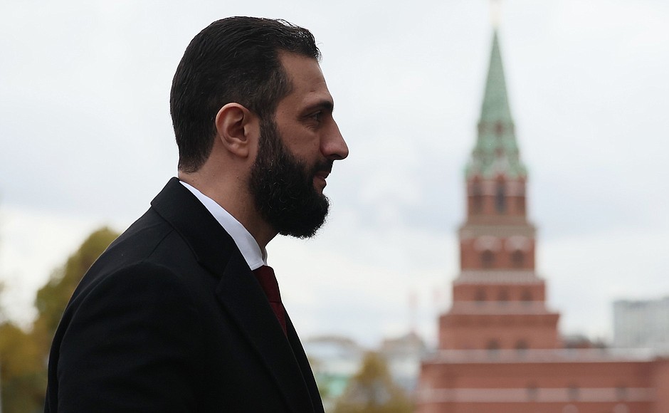 Portretul lui Ahmed al-Sharaa, un fost terorist al-Qaeda care a devenit președintele Siriei după un război civil de 13 ani