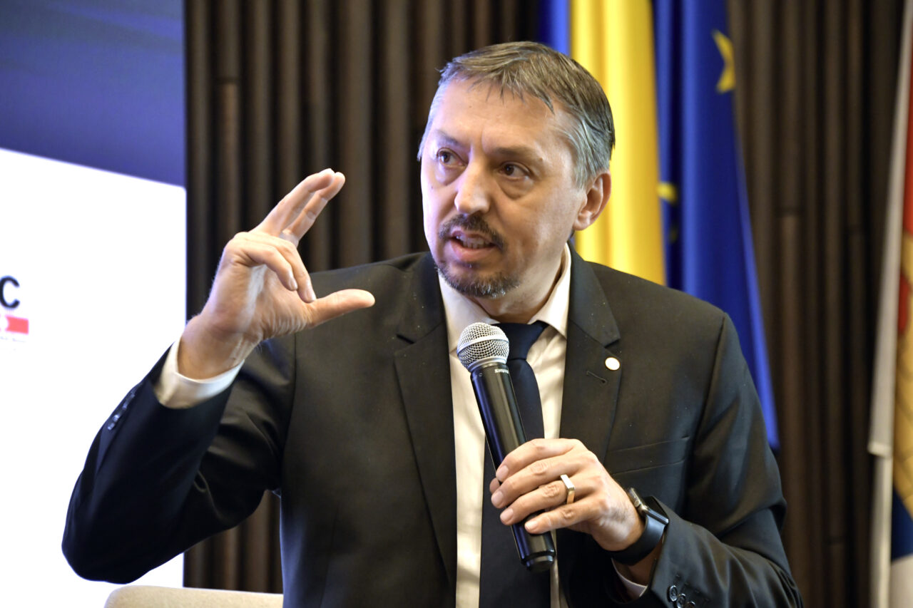 SCANDALOS: Ministrul Educației îi încurajează pe profesori să se toarne unii pe alții. Face apel chiar și la elevi și părinți să-i monitorizeze pe profesori: „Trebuie sancționați / Pot fi scoși din system”