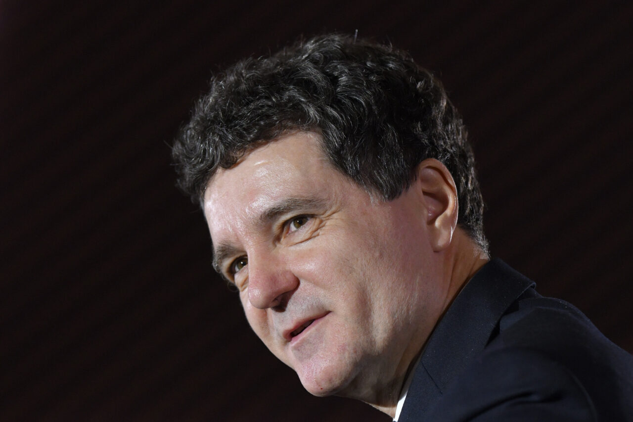 Nicușor Dan își nuanțează abordarea „corporația face legislația”. Statul ia deciziile, dar și ONG-urile să vină cu proiecte