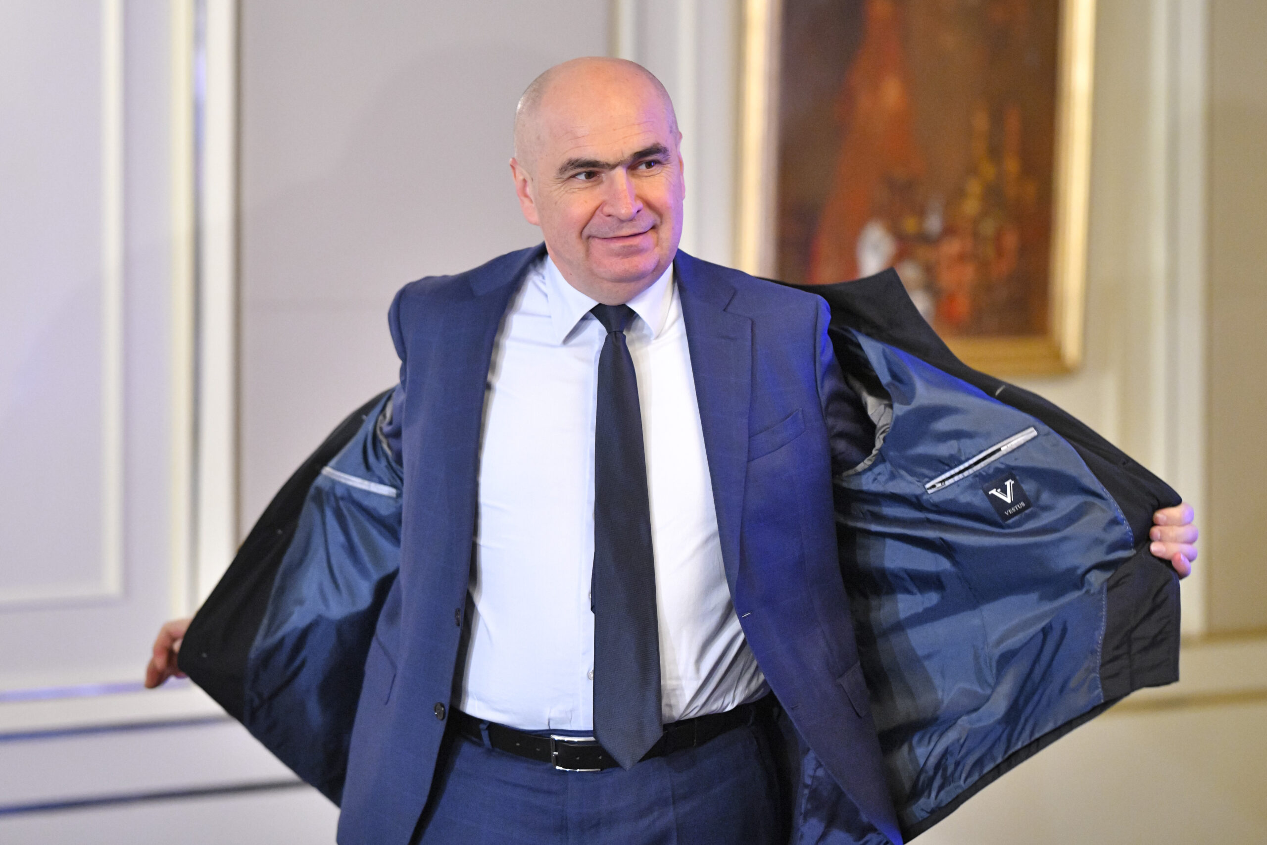 BNS contrazice Guvernul Bolojan: economia nu se redresează