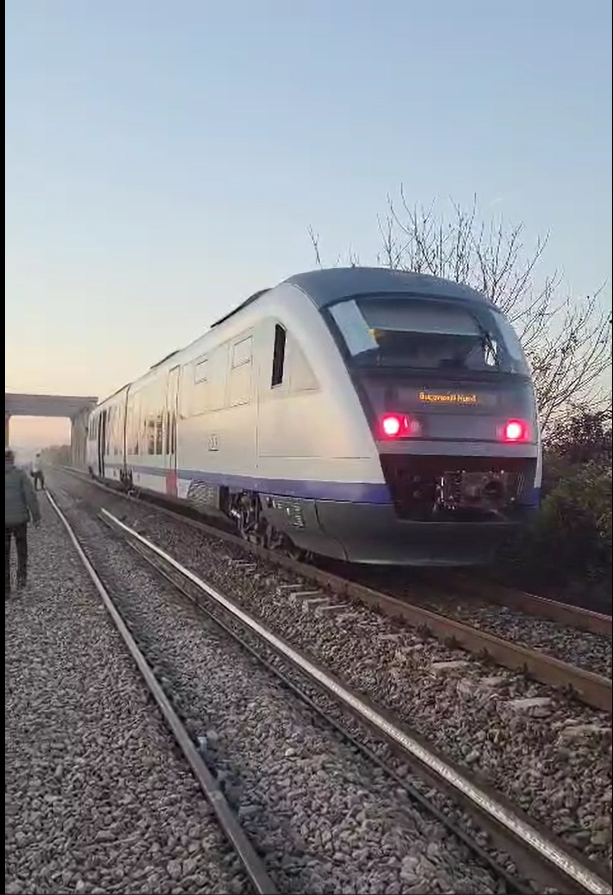 Momente de groază pentru 90 de călători. Un bărbat a fost lovit mortal de tren