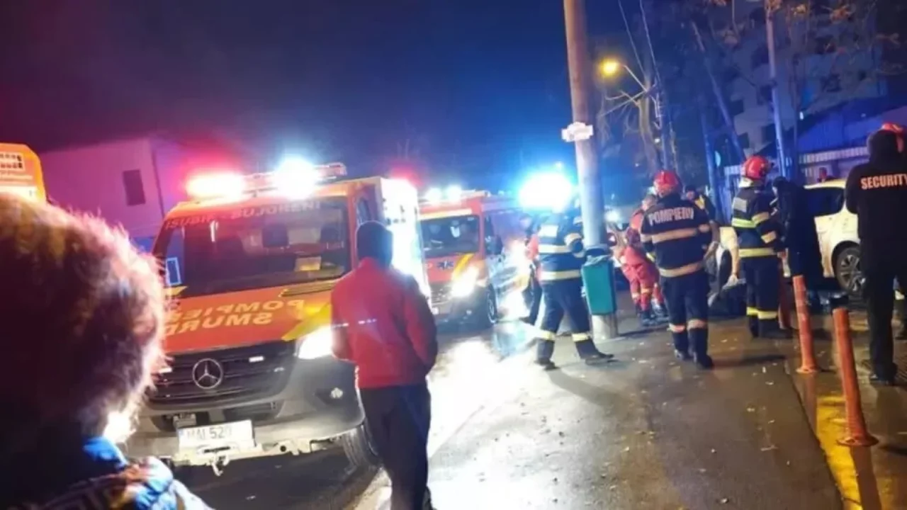ACCIDENT grav în Capitală. Două autoturisme s-au ciocnit în dreptul unei stații STB. Două persoane au fost rănite