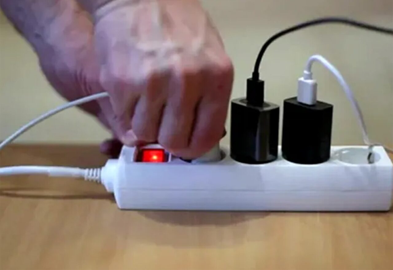 Aparatul din casă care consumă la fel de mult curent ca frigiderul. Mulți oameni nu acordă atenție acestui dispozitiv și rar îl scot din priză