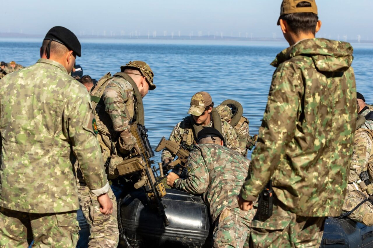 Ce pensie primești după doar 10 ani de serviciu militar. Cum poți să calculezi „pierderile”