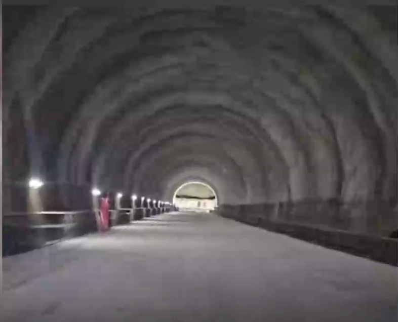 Ministrul Transporturilor cere constructorului accelerarea lucrărilor pe A1. MOMENTUL zilei, surprins pe sensul Lugoj-Deva. Care este PLANUL pentru proiectul de 1,82 miliarde lei