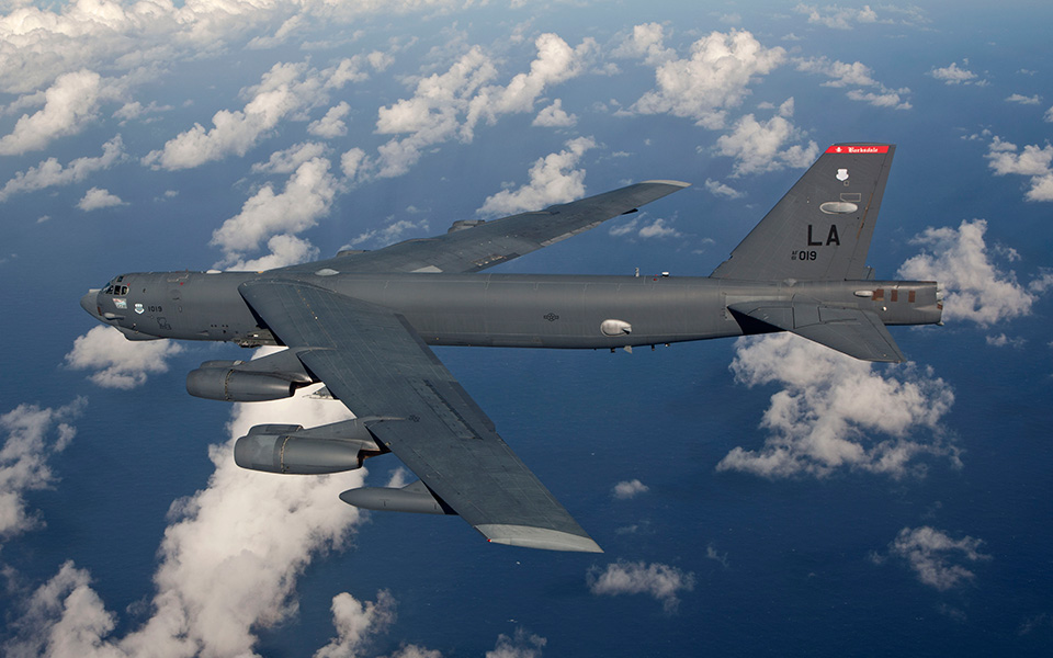 Statele Unite se pregătesc pentru debarcarea lui Nicolas Maduro, efectuând demonstrații de atac cu bombardiere B-52 în apropierea Venezuelei