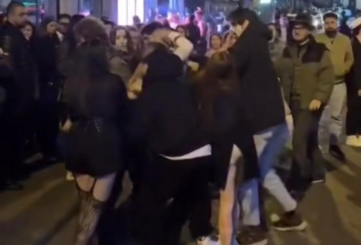 Bătaie cu pumni și picioare între fete, de Halloween, la Cluj. Fetele erau amețite bine de alcool